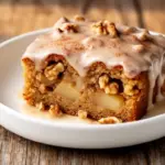 Apfel-Walnuss-Kuchen mit Zimtglasur - featured image