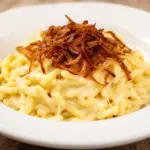 Cremige Käsespätzle mit Röstzwiebeln - featured image