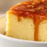 cremiger Käsekuchen mit Karamell-Topping - featured image