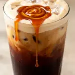 Kalter Kaffee-Frappé mit Karamell - featured image